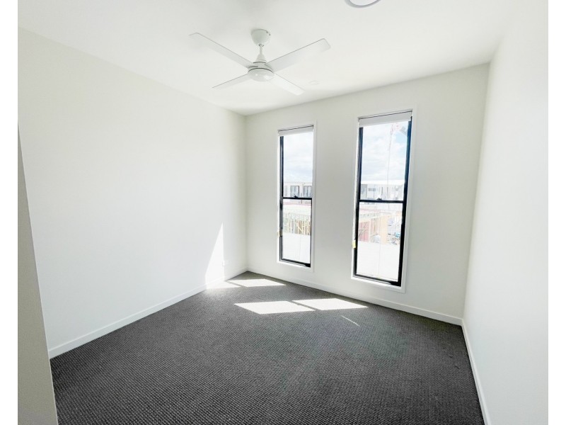 49/1 Lake Serenity Boulevard, Helensvale QLD 4212