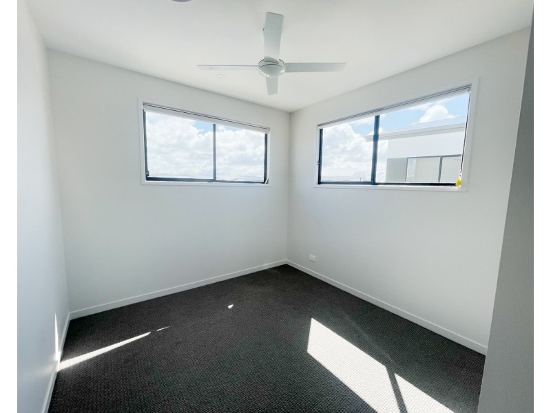 49/1 Lake Serenity Boulevard, Helensvale QLD 4212