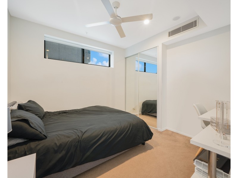 1059/123 Cavendish Road, Coorparoo QLD 4151