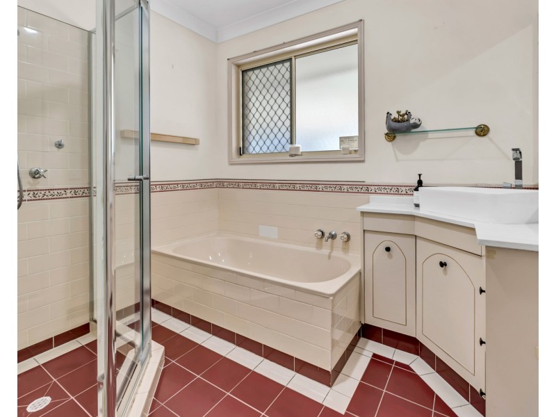 13 Kosciusko Crescent, Southport QLD 4215