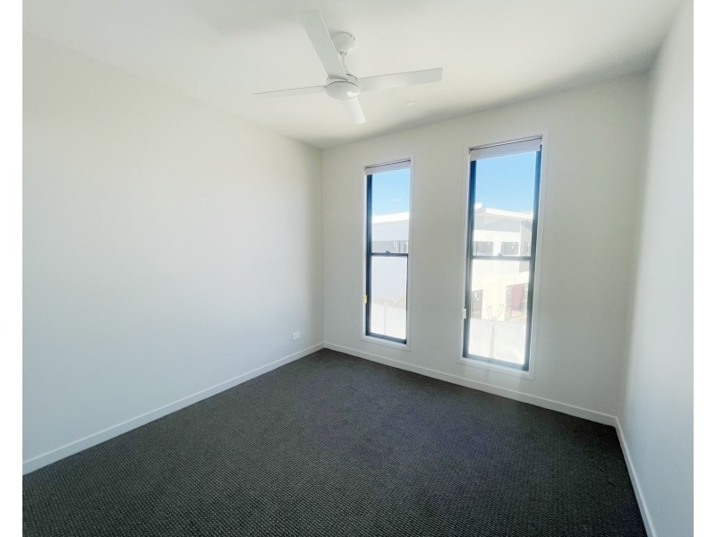 49/1 Lake Serenity Boulevard, Helensvale QLD 4212