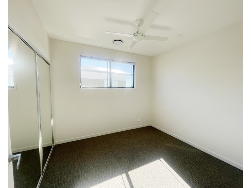 49/1 Lake Serenity Boulevard, Helensvale QLD 4212