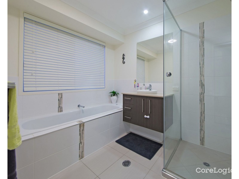 12 Harrogate Place, Gumdale QLD 4154