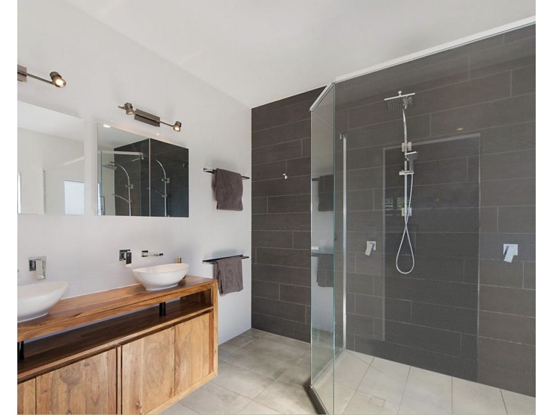 229 Hamilton Road, Wavell Heights QLD 4012