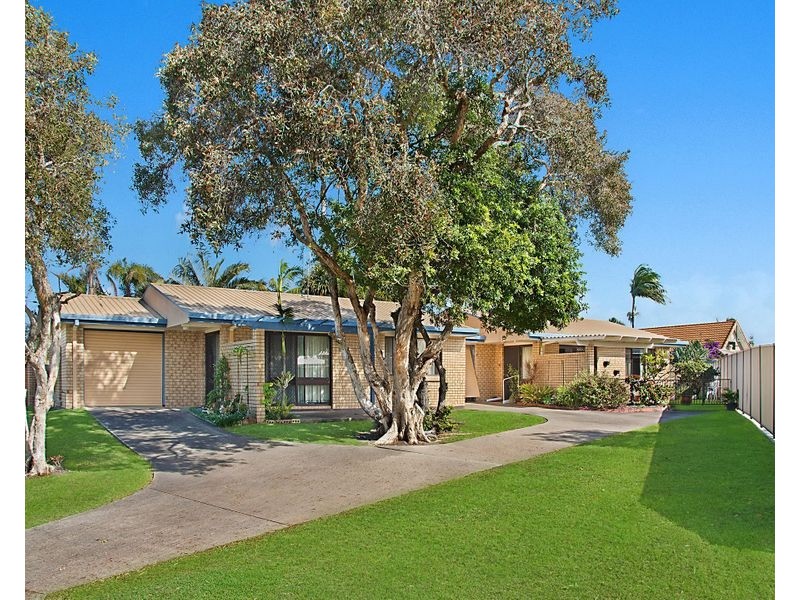 1/2 Tumala Street, Parrearra QLD 4575