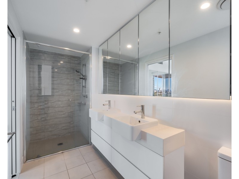 1084/123 Cavendish Road, Coorparoo QLD 4151