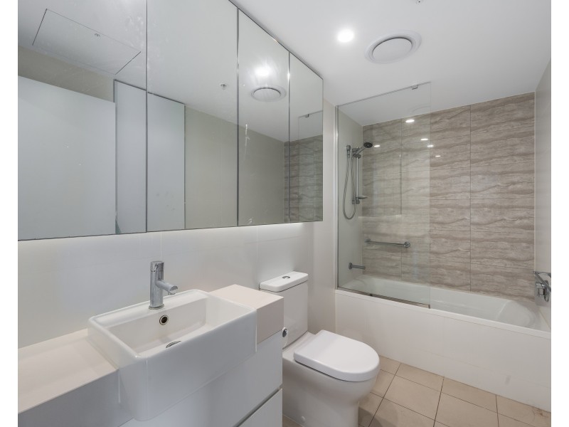 1084/123 Cavendish Road, Coorparoo QLD 4151