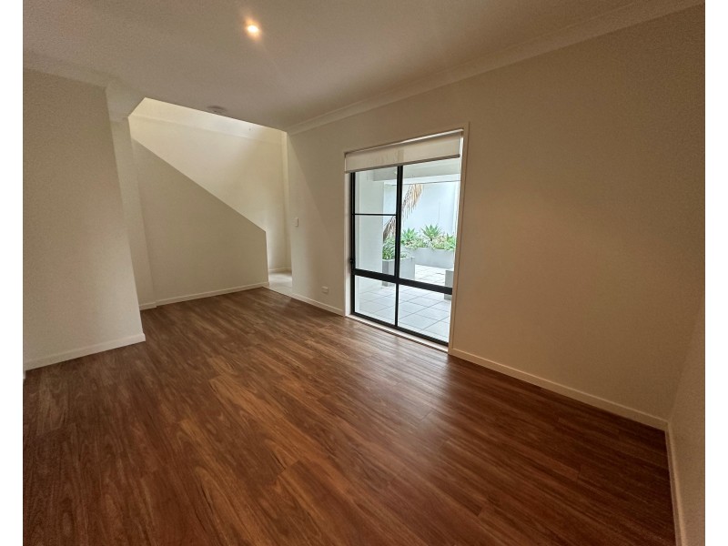 8/139 Cotlew Street, Ashmore QLD 4214