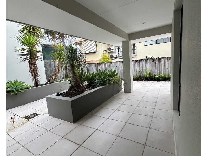 8/139 Cotlew Street, Ashmore QLD 4214