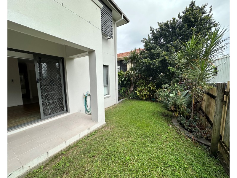 8/139 Cotlew Street, Ashmore QLD 4214