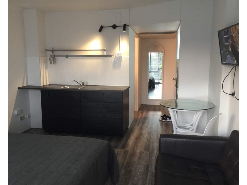 413/2 Barney Street, Southport QLD 4215