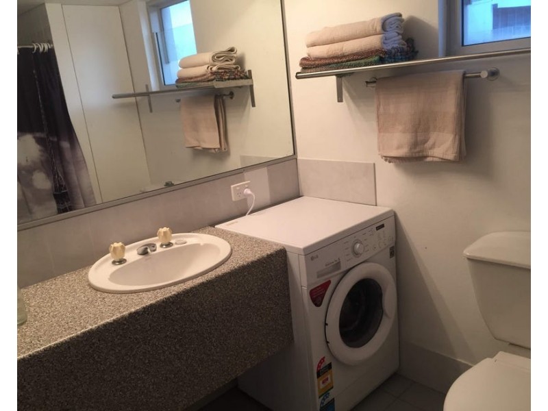 413/2 Barney Street, Southport QLD 4215