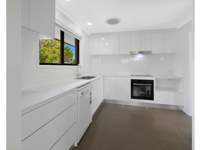 2 Manoora Place, Ashmore QLD 4214