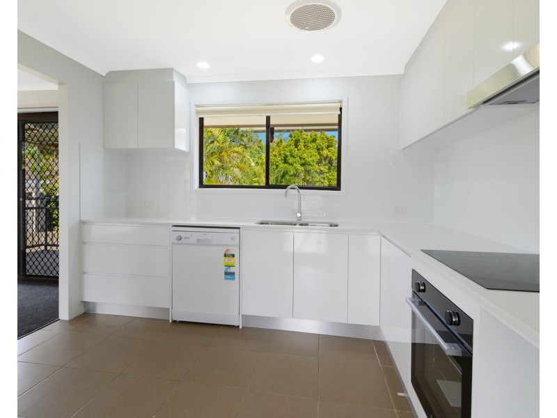 2 Manoora Place, Ashmore QLD 4214