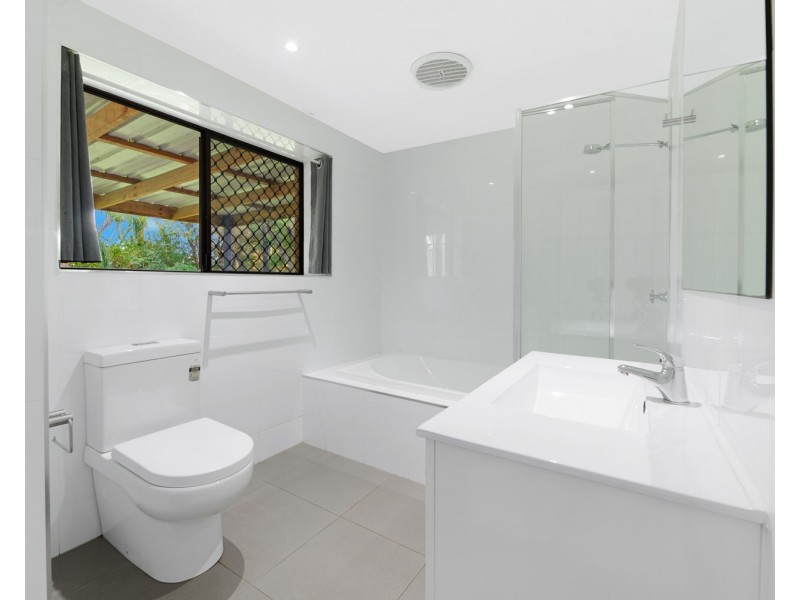 2 Manoora Place, Ashmore QLD 4214