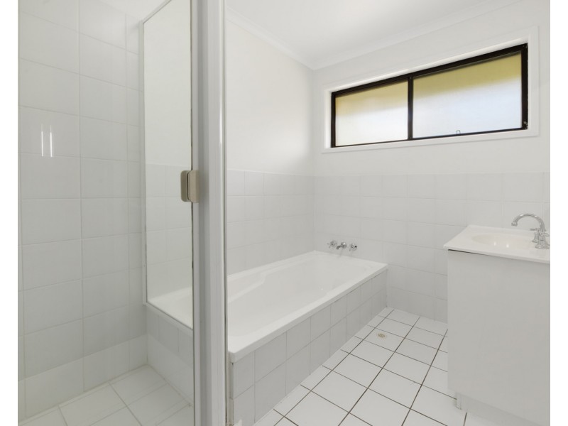 2 Manoora Place, Ashmore QLD 4214