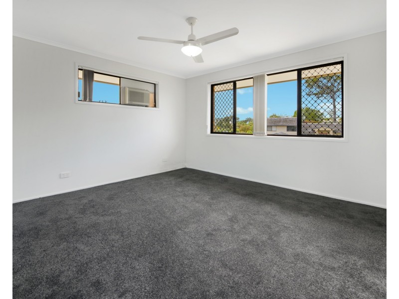 2 Manoora Place, Ashmore QLD 4214