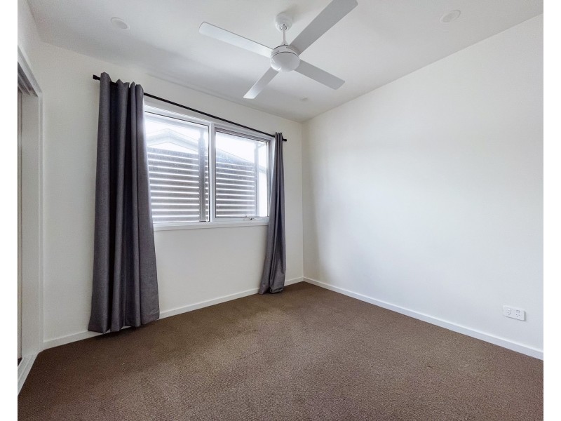 2/3 Pilgrim Place, Southport QLD 4215