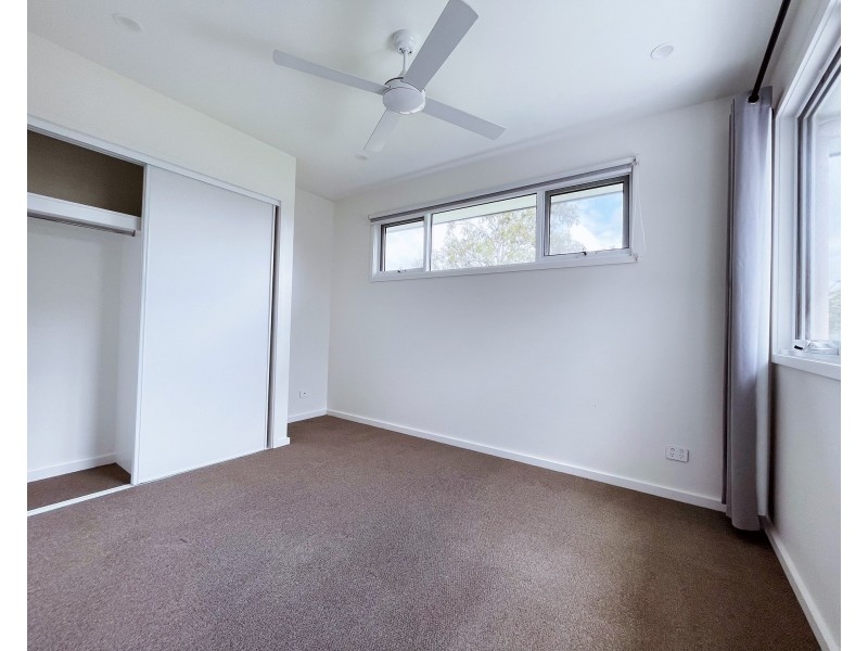 2/3 Pilgrim Place, Southport QLD 4215