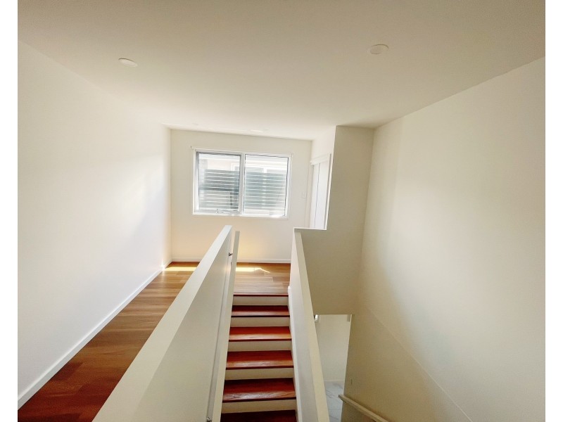 2/3 Pilgrim Place, Southport QLD 4215