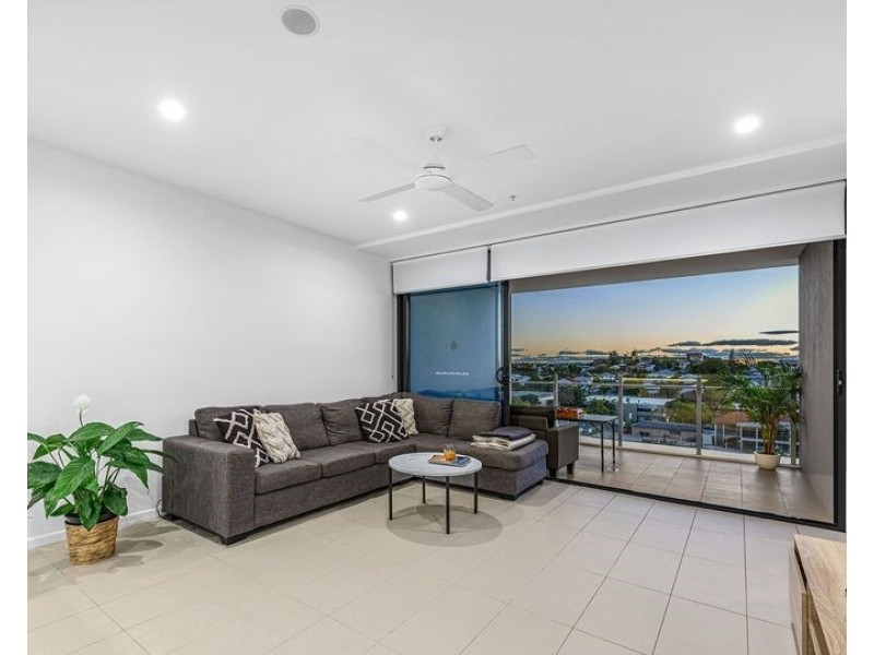 2099/123 Cavendish Road, Coorparoo QLD 4151
