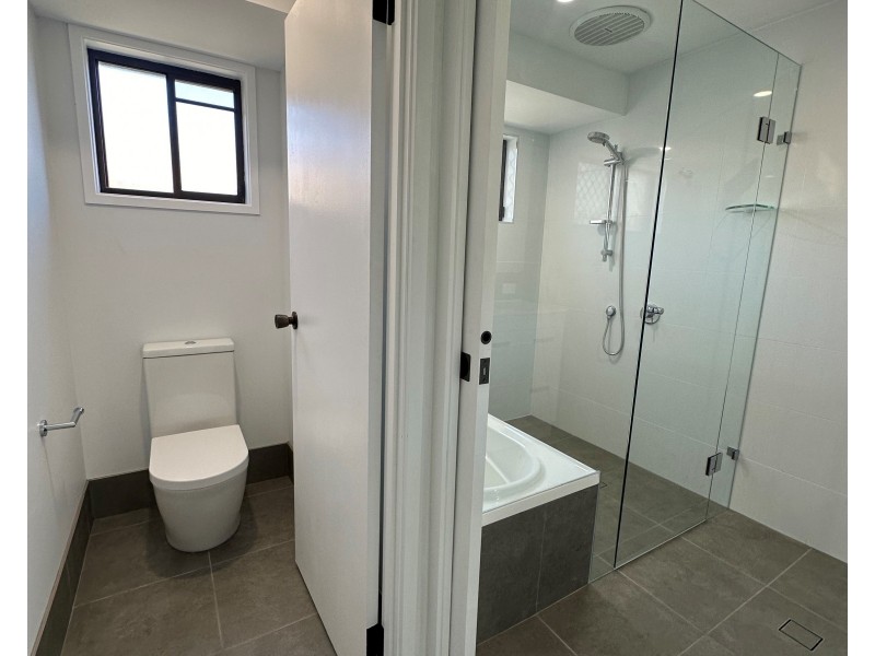 2/7 Burwood Court, Labrador QLD 4215