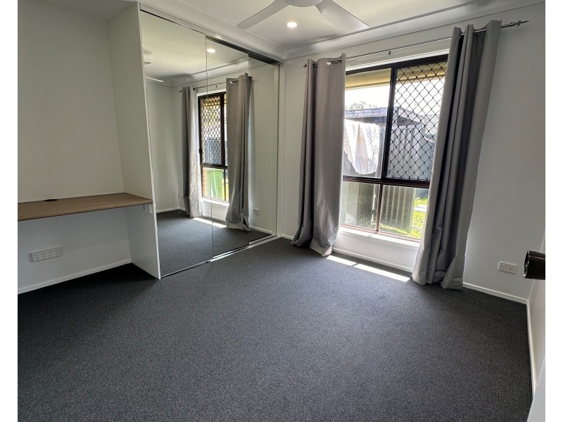 2/7 Burwood Court, Labrador QLD 4215