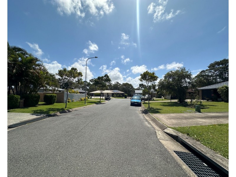 2/7 Burwood Court, Labrador QLD 4215