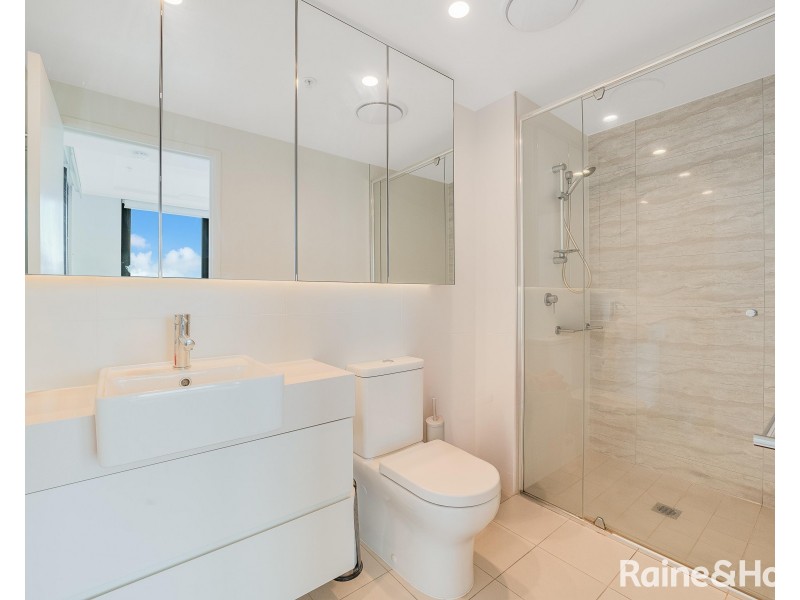 2061/123 Cavendish Road, Coorparoo QLD 4151