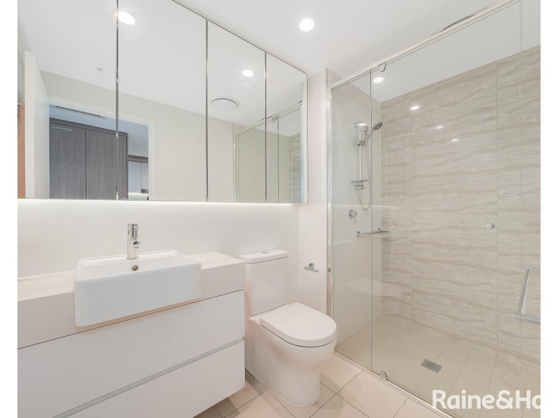 2061/123 Cavendish Road, Coorparoo QLD 4151