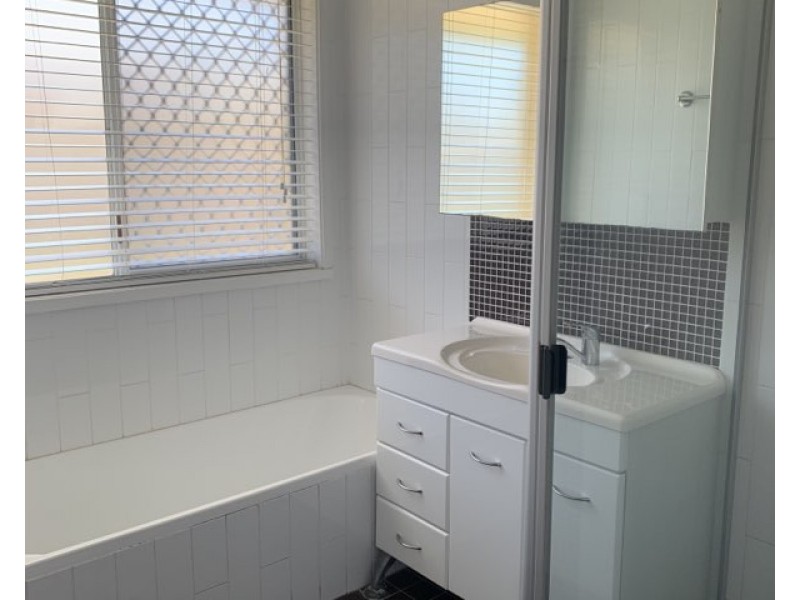 4 Muresk Court, Mermaid Waters QLD 4218