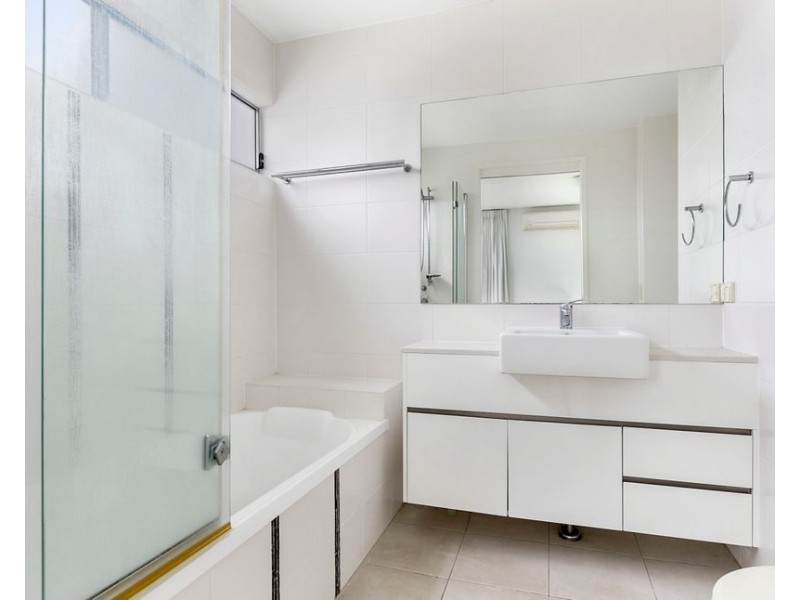 26/15 Walsh Street, Milton QLD 4064