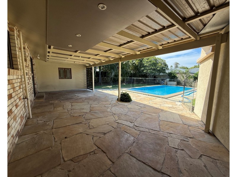 35 Dunkeith Avenue, Benowa QLD 4217