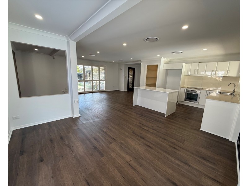 35 Dunkeith Avenue, Benowa QLD 4217