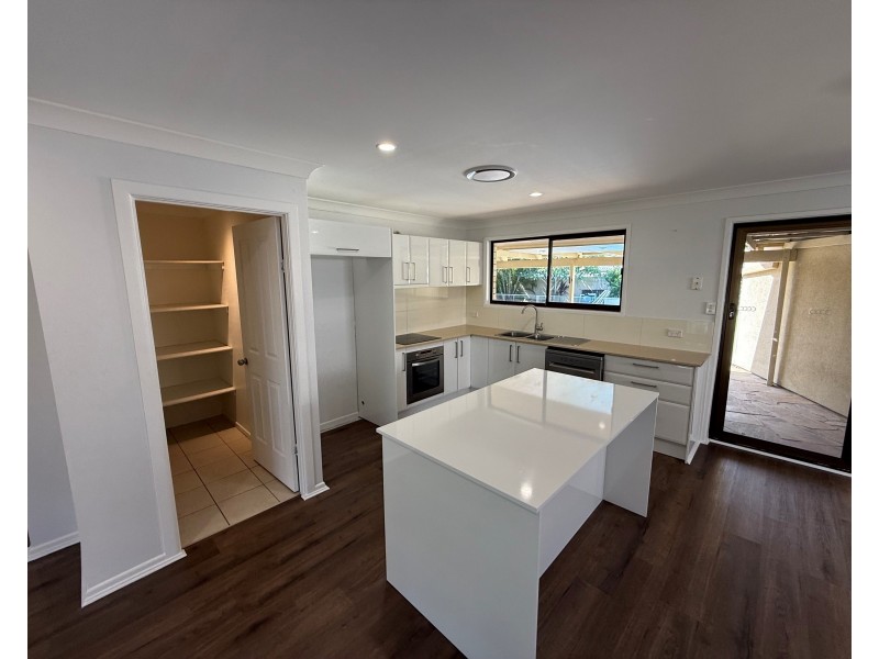 35 Dunkeith Avenue, Benowa QLD 4217