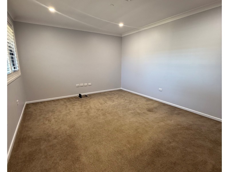 35 Dunkeith Avenue, Benowa QLD 4217