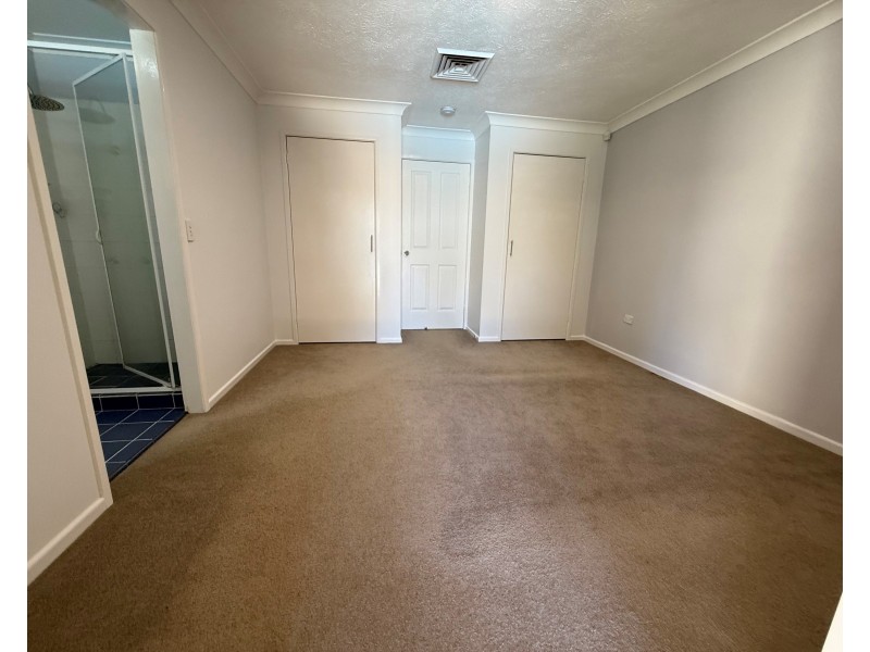 35 Dunkeith Avenue, Benowa QLD 4217