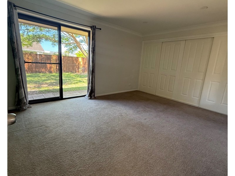 35 Dunkeith Avenue, Benowa QLD 4217