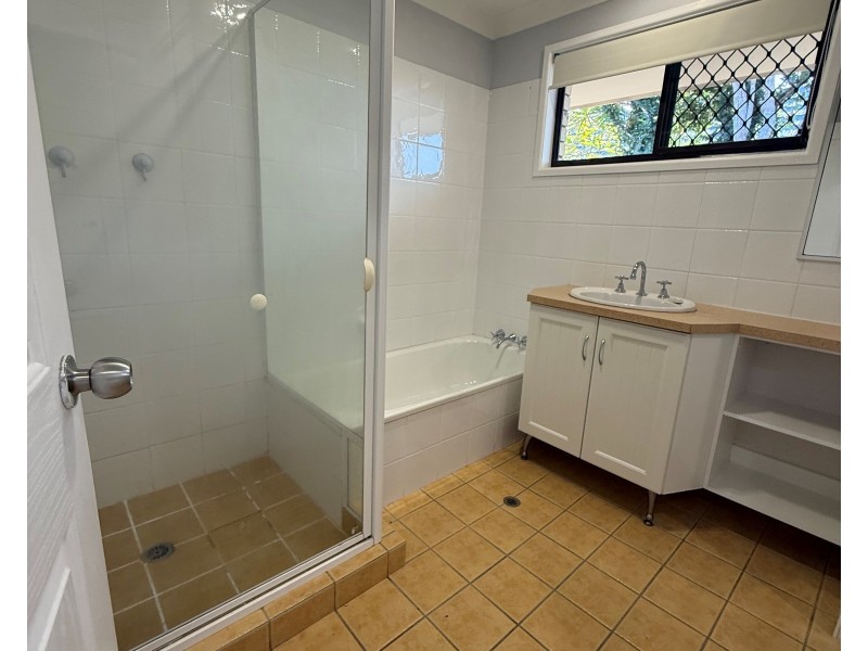 35 Dunkeith Avenue, Benowa QLD 4217