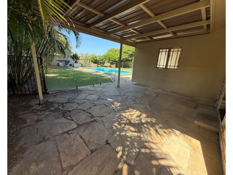 35 Dunkeith Avenue, Benowa QLD 4217