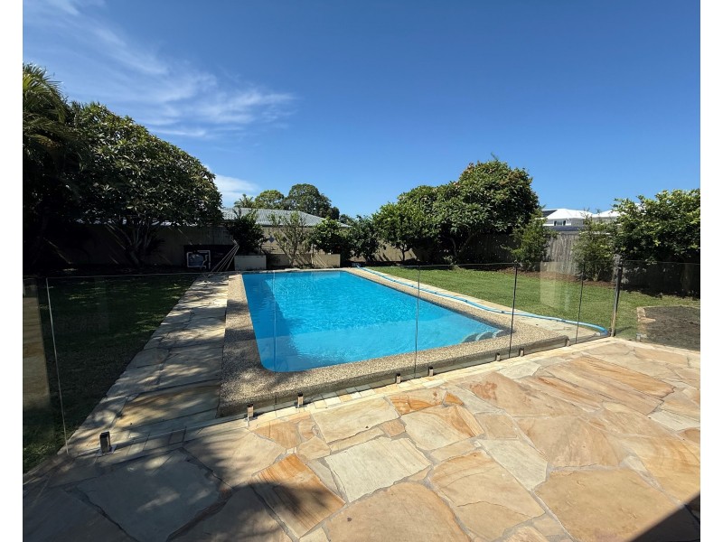 35 Dunkeith Avenue, Benowa QLD 4217