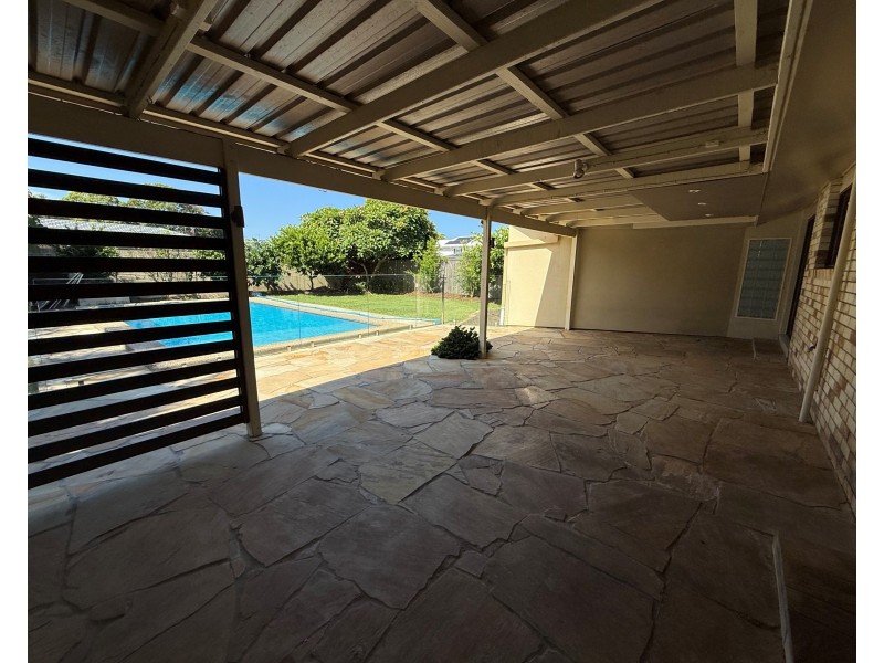 35 Dunkeith Avenue, Benowa QLD 4217