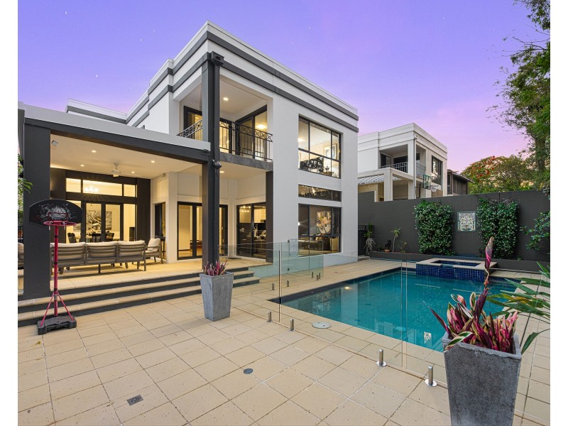 208 Hawken drive, St Lucia QLD 4067