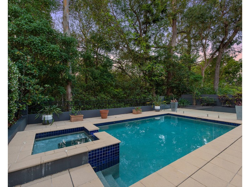 208 Hawken drive, St Lucia QLD 4067