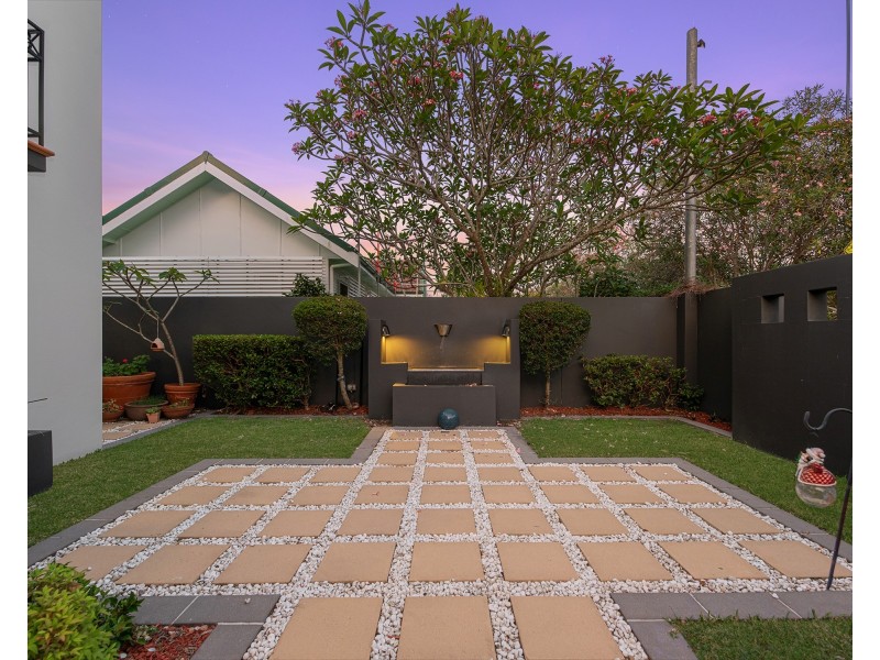 208 Hawken drive, St Lucia QLD 4067