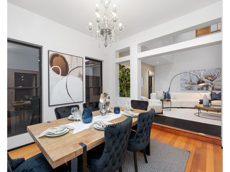 208 Hawken drive, St Lucia QLD 4067