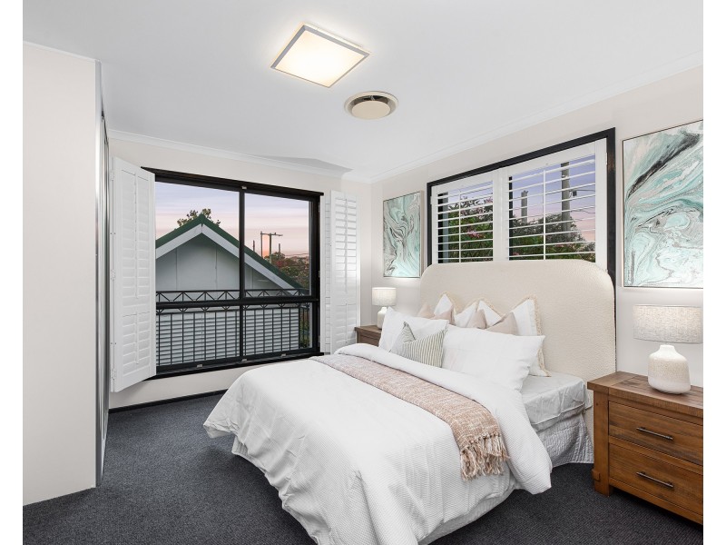 208 Hawken drive, St Lucia QLD 4067