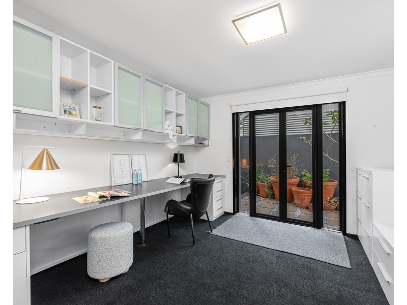 208 Hawken drive, St Lucia QLD 4067