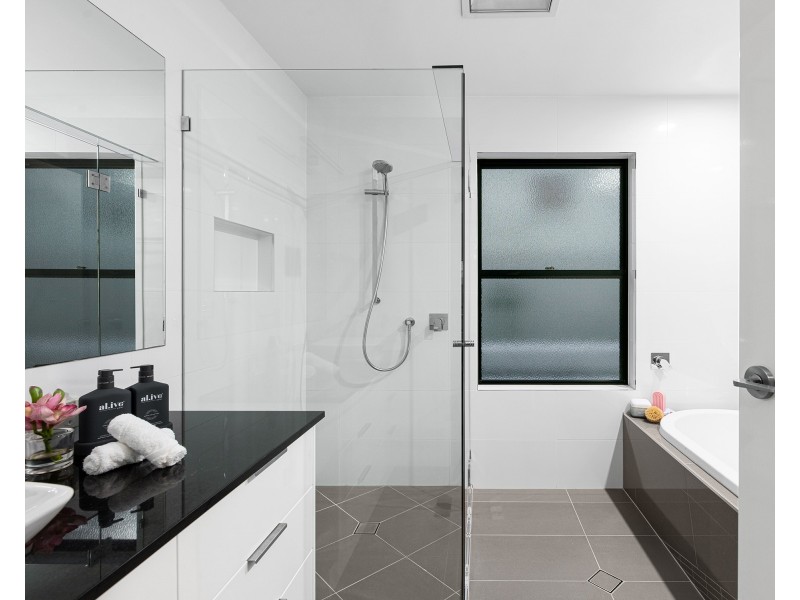 208 Hawken drive, St Lucia QLD 4067
