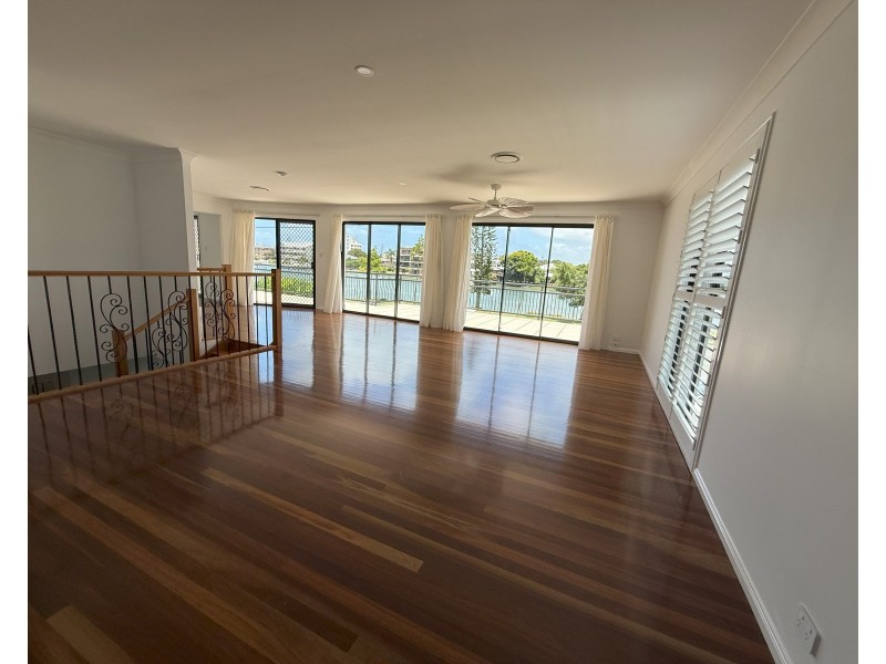 1/3 Ray Street, Runaway Bay QLD 4216